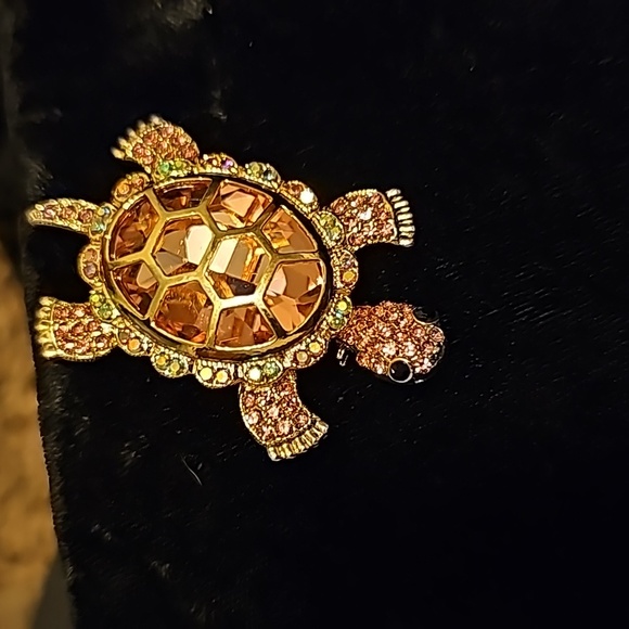 Turtle Brooche - Picture 2 of 6